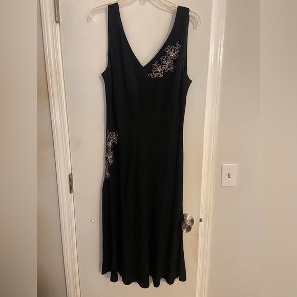 Black linen Johnathan Martin dress 10. Beautiful yet simple embroidery. - Picture 1 of 4